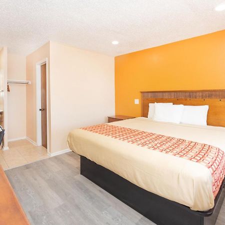 Regency Inn Hondo Kültér fotó