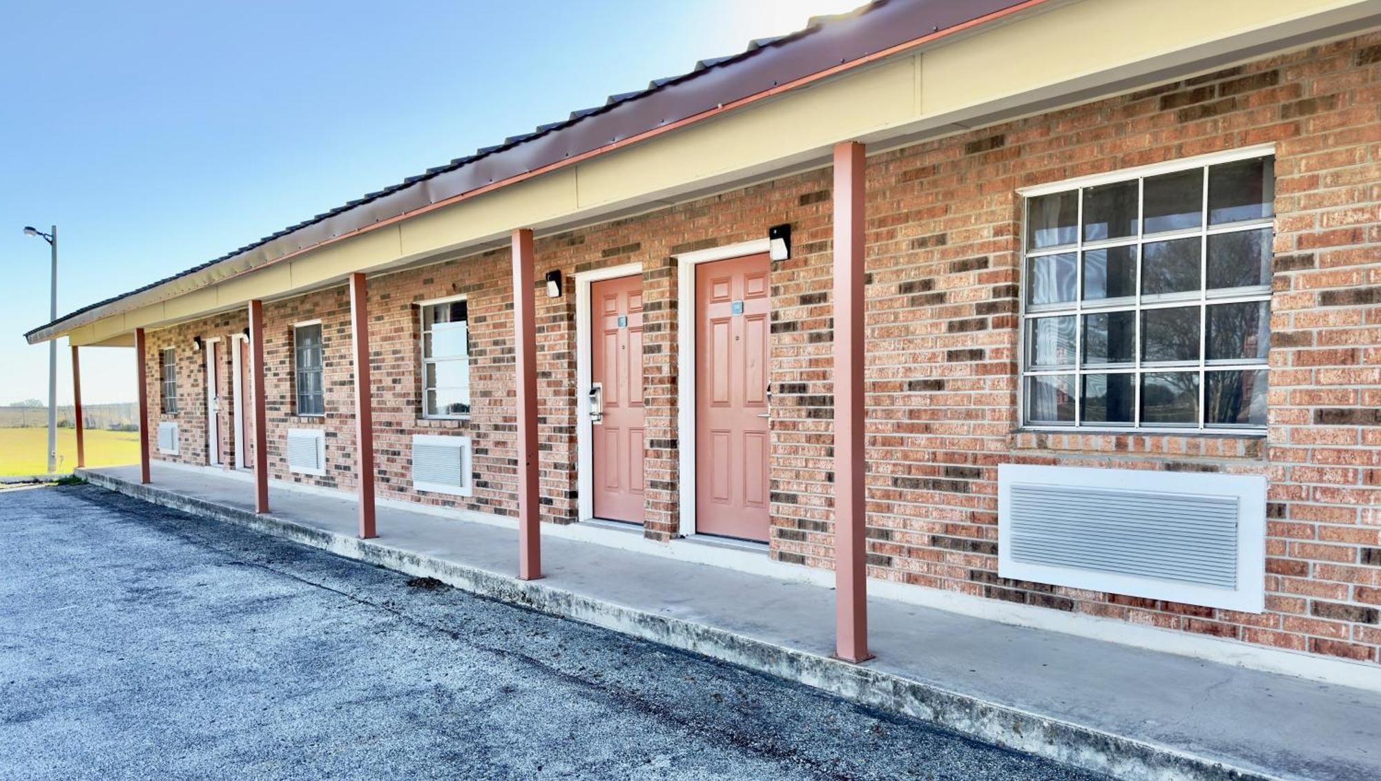 Regency Inn Hondo Kültér fotó