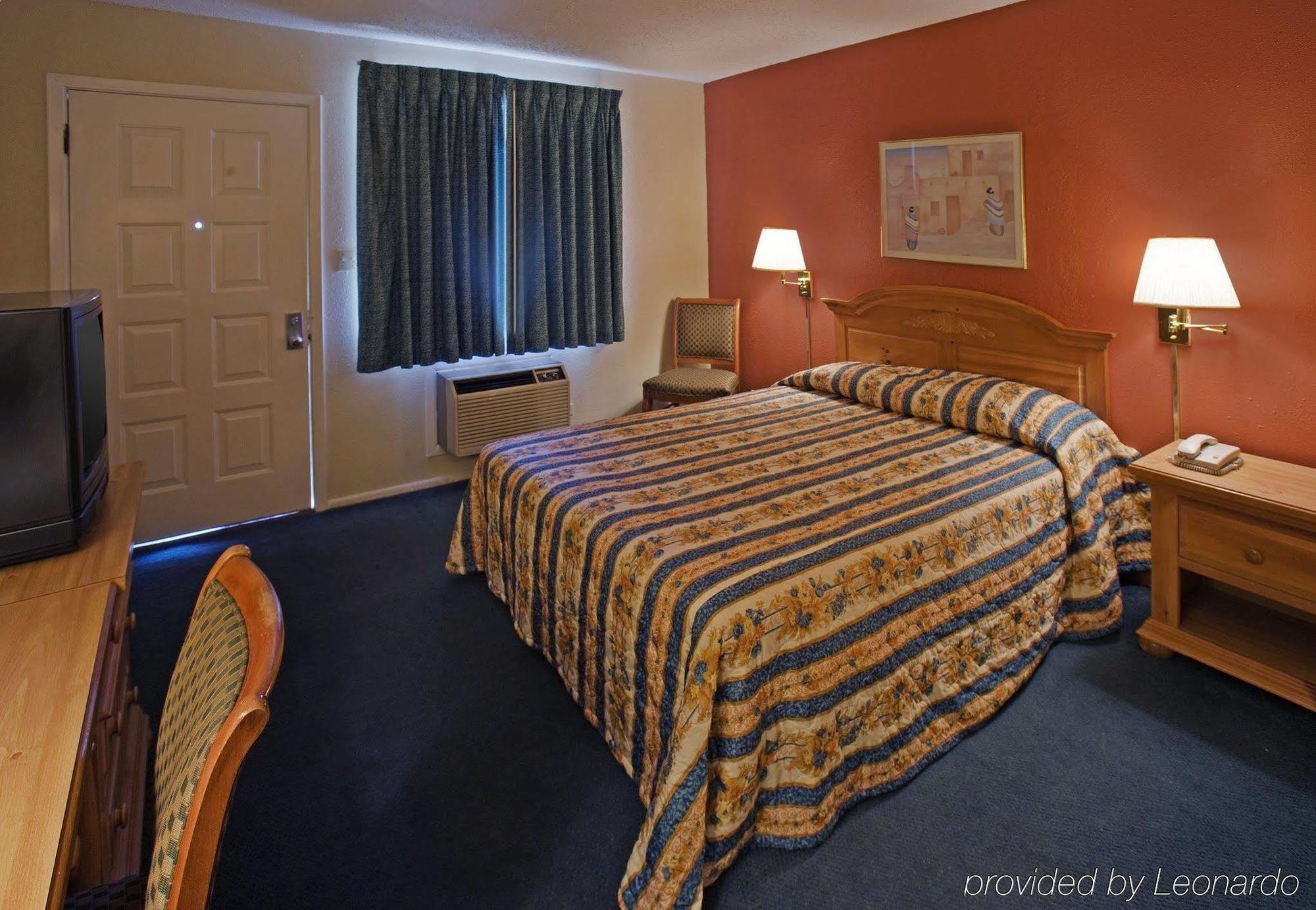 Regency Inn Hondo Szoba fotó