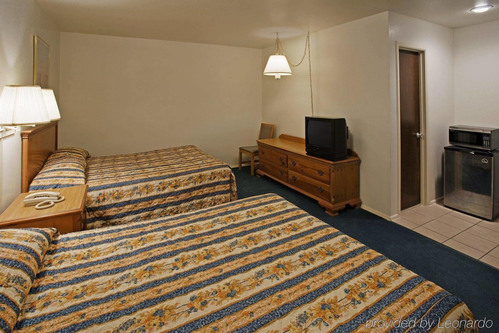 Regency Inn Hondo Szoba fotó