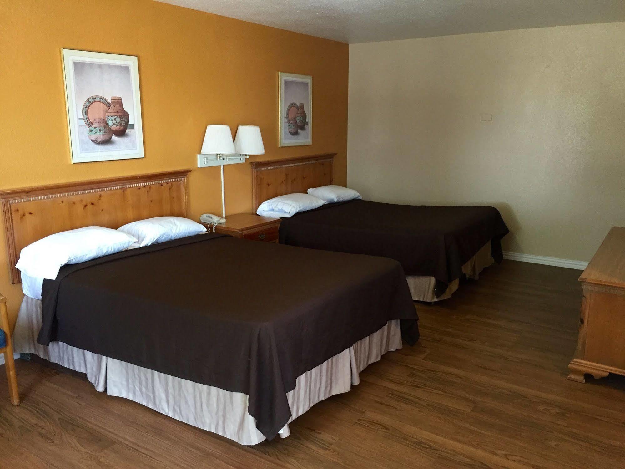Regency Inn Hondo Kültér fotó