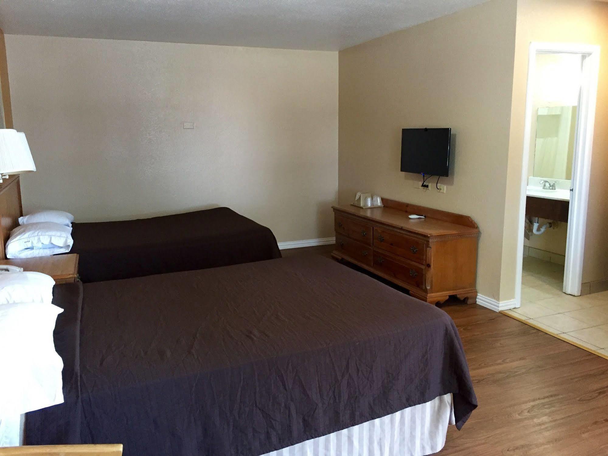 Regency Inn Hondo Kültér fotó